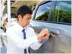 鍵を開けるのは基本中の基本です。